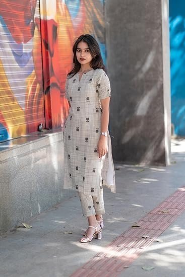 DESIGNER Women's Rayon Viscose Straight Printed Kurta with Pant - Image 4